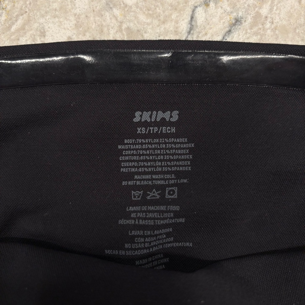 SKIMS Butt Lifting Shorts with Seamless Sculpt NWOT - Picture 9 of 9